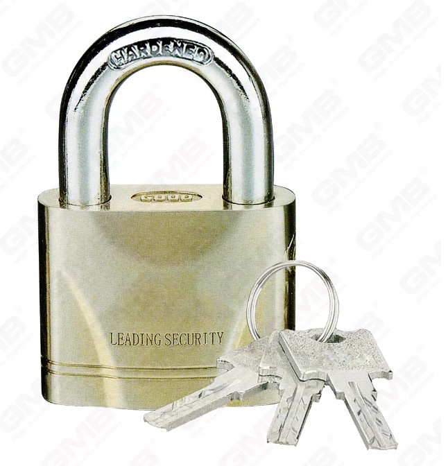 هل يجب أن أقفل أمتعتي عندما أطير؟